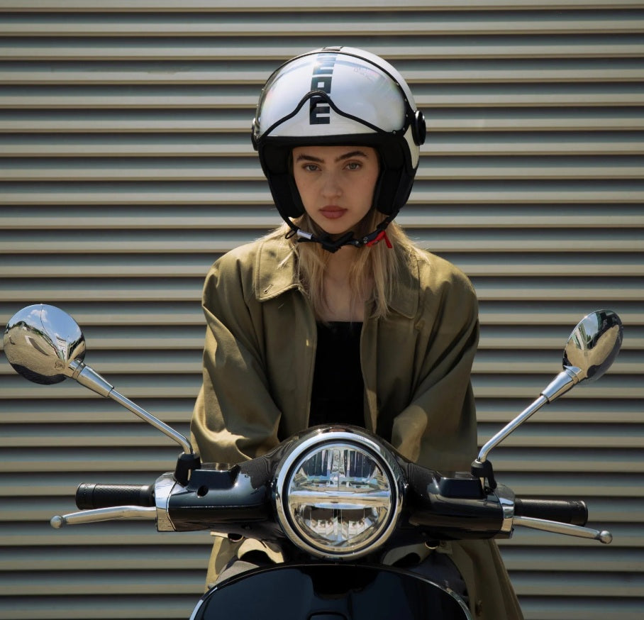 Casco Momo Design jet FGTR CLASSIC E2206 Bianco Lucido-Nero